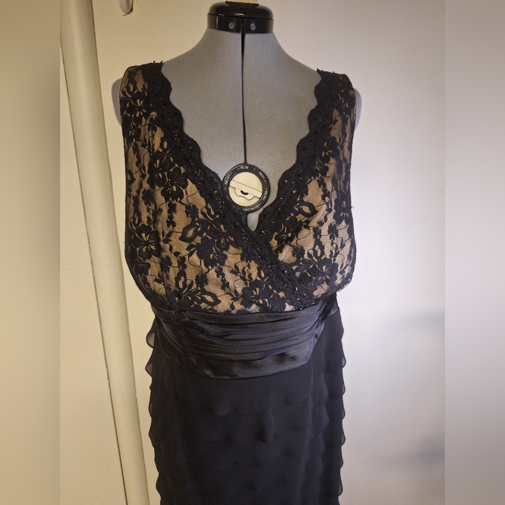 NWT  Black Lace DressW/ Sequins & Ruffles Sz 20W